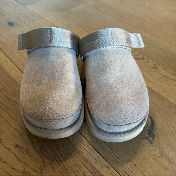 UGG Goldenstar Clogs in Sand - Picture 3 of 9